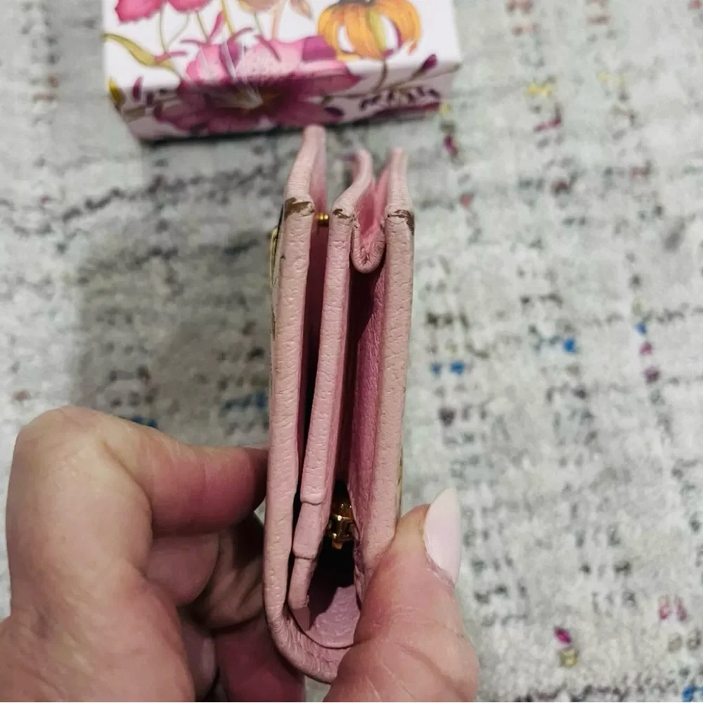 Gucci GG Flora Floral Canvas Wallet with Pink and Gold Accents - Picture 4 of 10